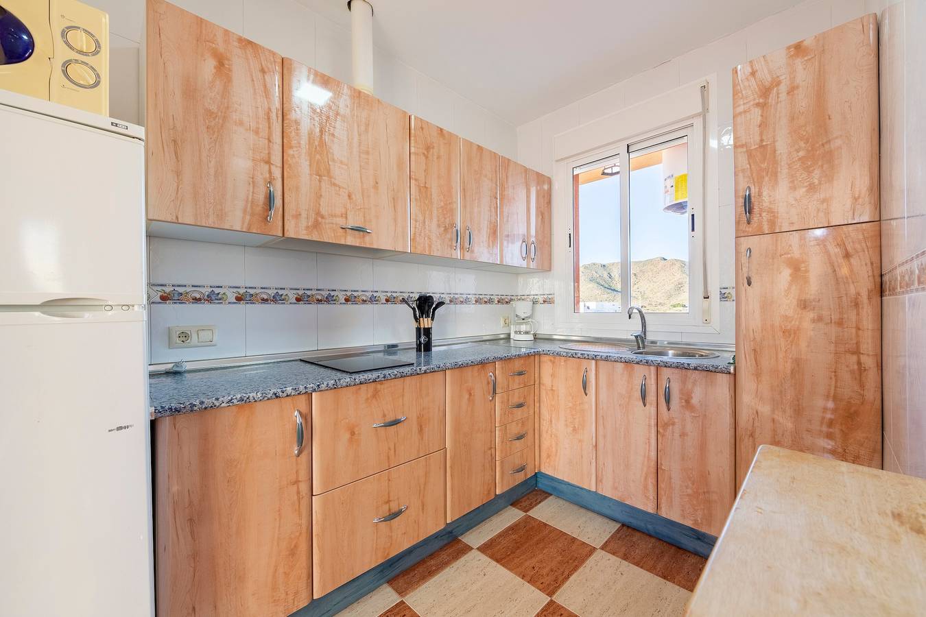 Appartement entier, Appartement "Las Cuatro Lunas", avec vue montagnes, terrasse et climatisation. in Pozo de los Frailes, Níjar