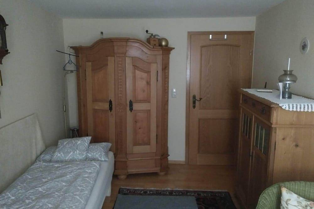Ganze Wohnung, Ferienwohnung Nr. 1, Ortsmitte, Randersacker in Randersacker, Fränkisches Weinland