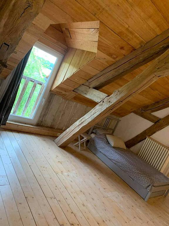 Gîte pour 6 personnes, avec terrasse ainsi que vue sur le lac et jardin à Géraudot - 4