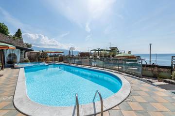 Ferienhaus für 4 Personen, mit Sauna und Balkon sowie Whirlpool und Garten in Toscolano-Maderno