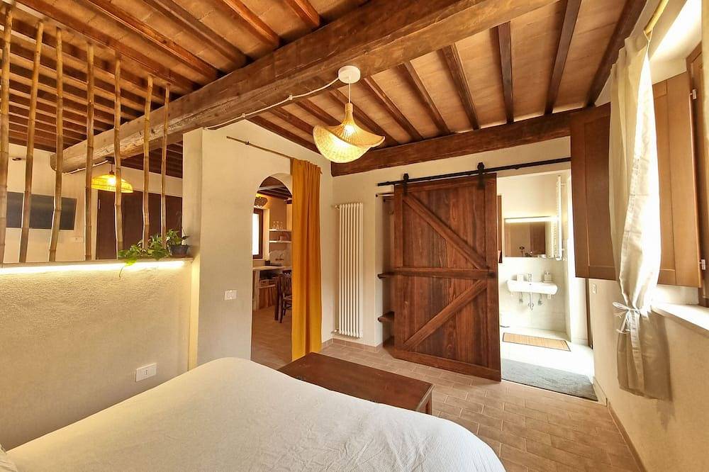 Apartamento entero, Farmhouse with panoramic views surrounded by forest in the center of Umbria in Gualdo Cattaneo, Provincia de Perugia