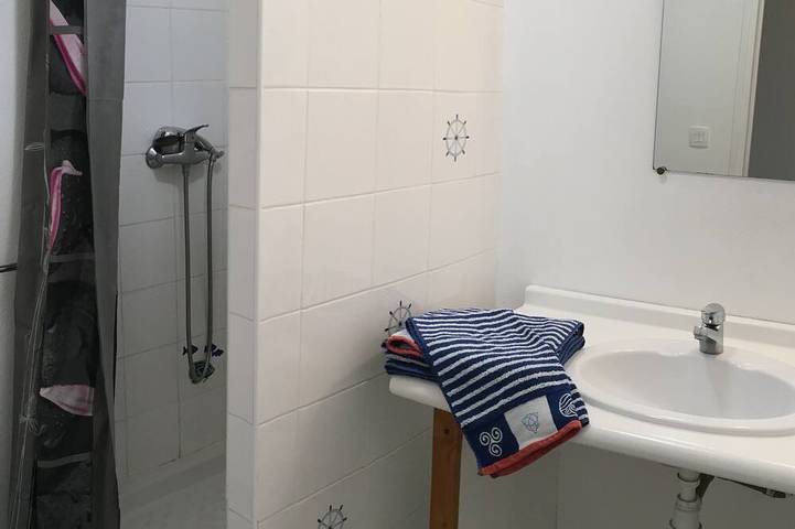 Location de vacances pour 6 personnes, avec terrasse ainsi que jardin et piscine, animaux acceptés dans Plage Porz Liogan Le Conquet - 3