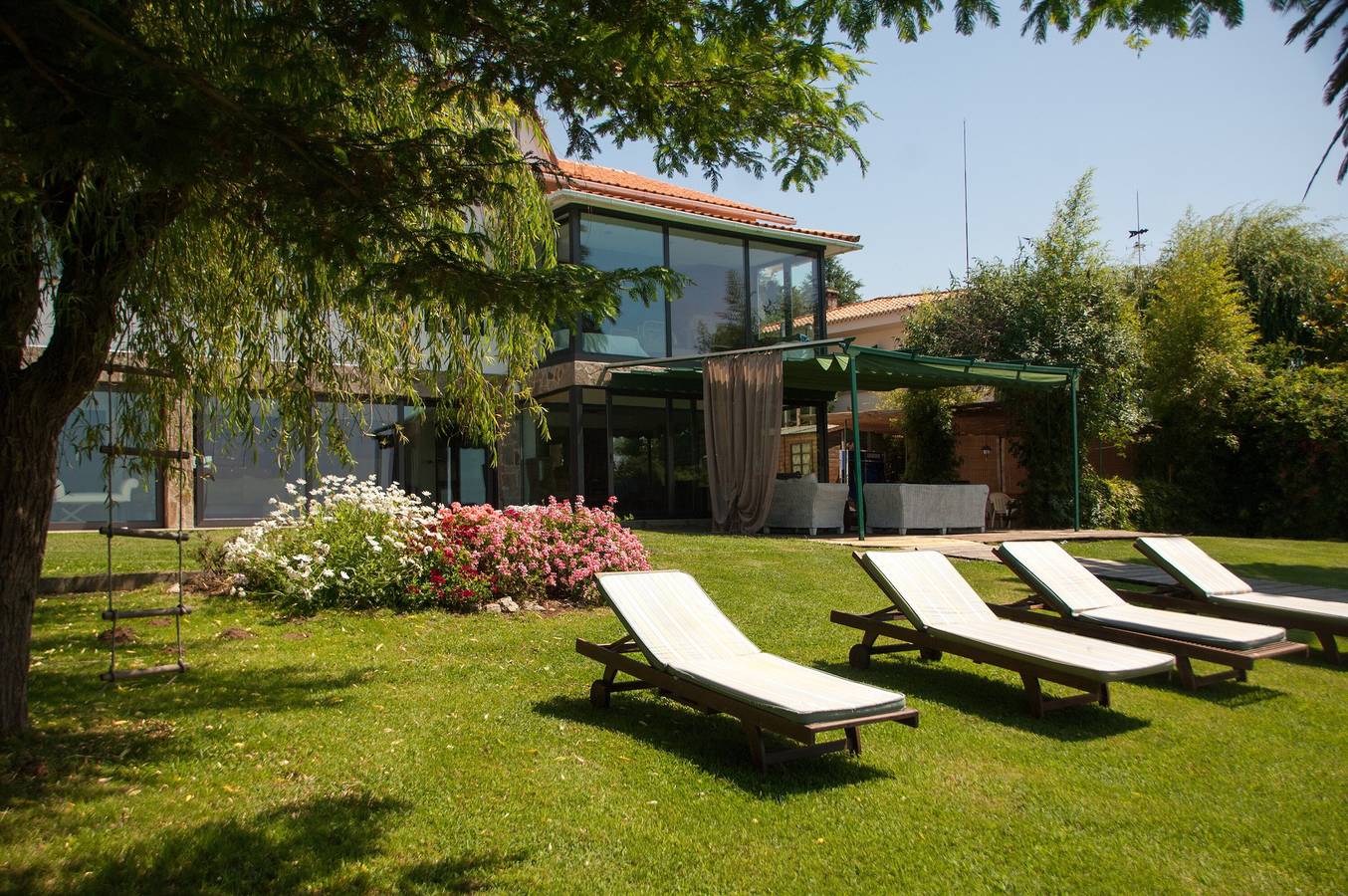 Villa de lujo frente al mar en la ría de Ares con acceso privado a la playa. Familias y Grupos in Ares, Costa de Galicia