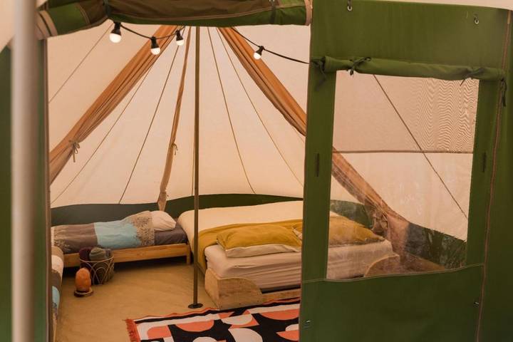 Tente pour 4 personnes, avec piscine et terrasse ainsi que vue et jardin dans Allier - 2