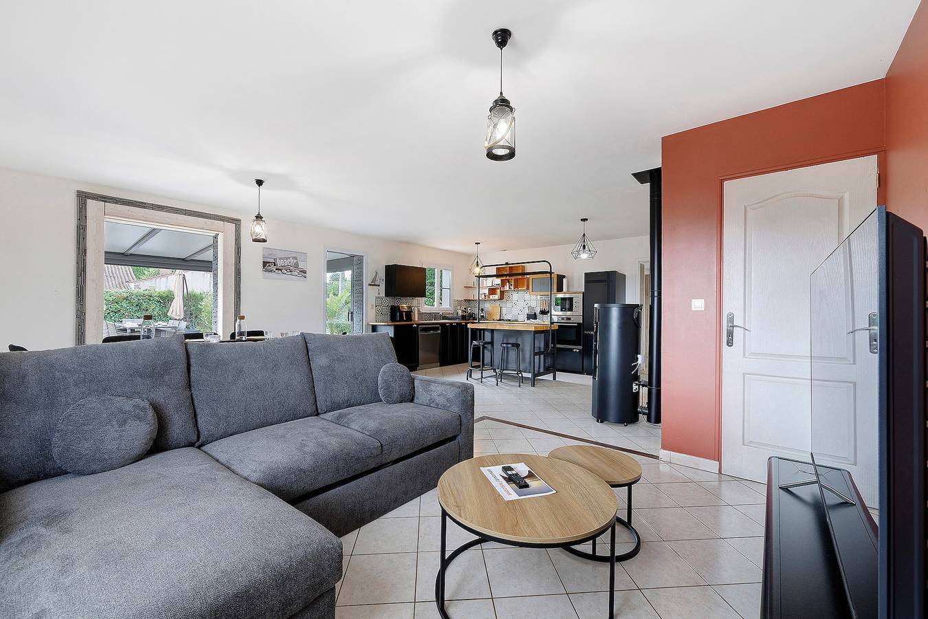 Villa Joël – casa com piscina privada a 10 min das praias in La Jonchère, Vendeia