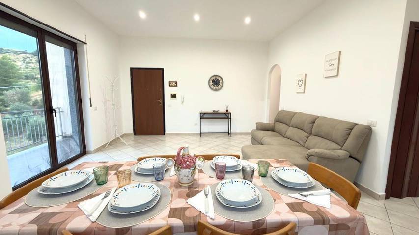Gîte pour 10 personnes, avec Balcon et Terrasse ainsi que Jardin et Vue à Rocca Imperiale - 4