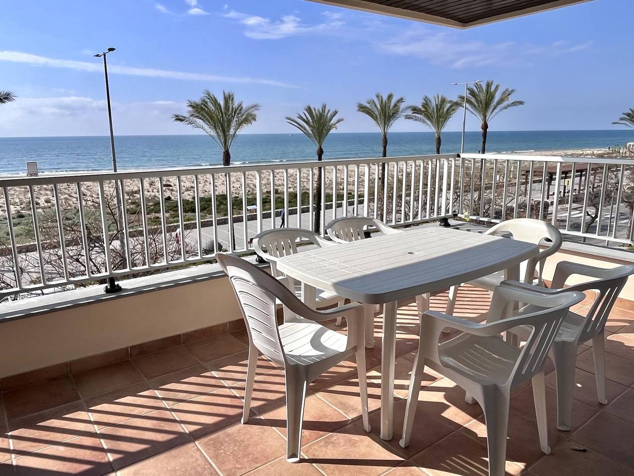 Apartamento vacacional entero, Amplio apartamento en primera línea de mar con espectaculares vistas in Calafell, Costa Dorada