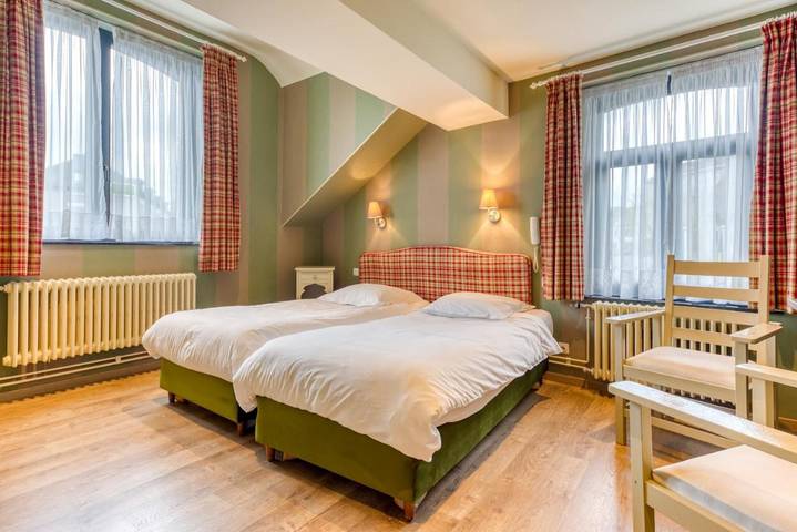 Hôtel pour 4 personnes, avec Terrasse et Vue à Saint-Hubert