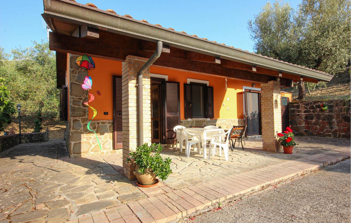 Accogliente appartamento con AC, parcheggio, giardino a Alano 2km dal centro città in Perdifumo, Cilento Coast