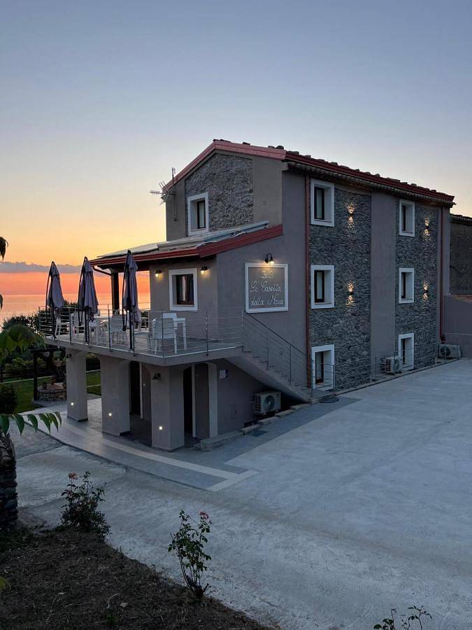 Chambre d’hôte pour 2 personnes, avec Balcon et Terrasse ainsi que Jardin et Vue à Longobardi