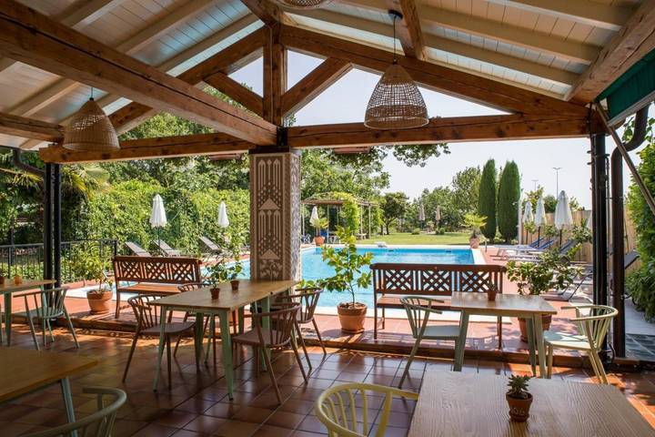 Hôtel pour 2 personnes, avec Terrasse et Jardin ainsi que Piscine et Vue à Lazise