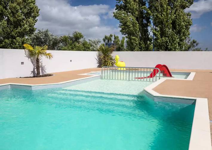 Camping pour 2 personnes, avec Terrasse dans Fontenay-le-Comte