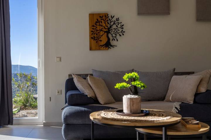 Location de vacances pour 4 personnes, avec terrasse et jardin, adapté aux familles dans Tinos - 3