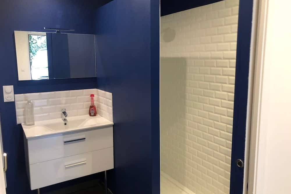 Entire apartment, Appartement Calme in Saint-Amand-les-Eaux, Valenciennes region