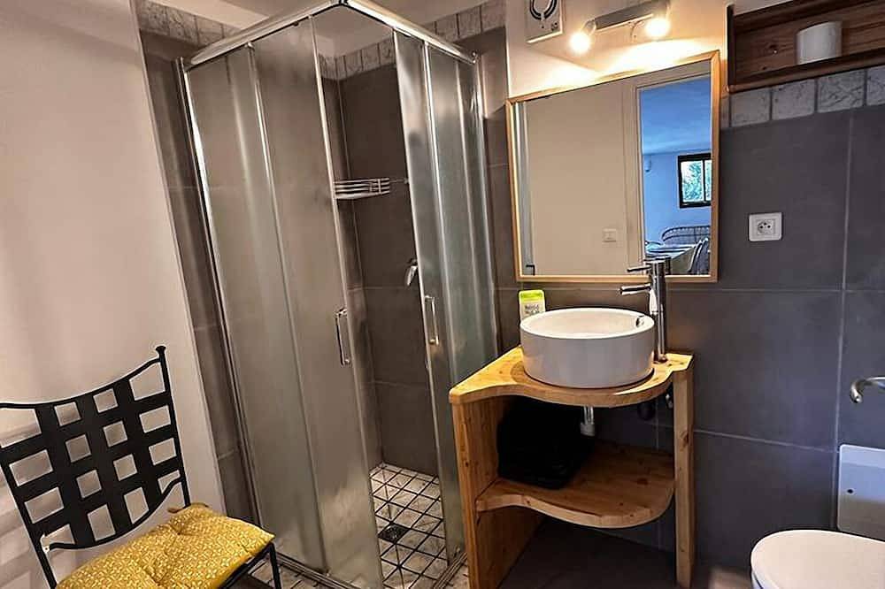 Villa Zetta, 3 bedrooms, shared heated swimming pool, 7kms center porto vecchio in Porto-Vecchio, Regionaler Naturpark Korsika