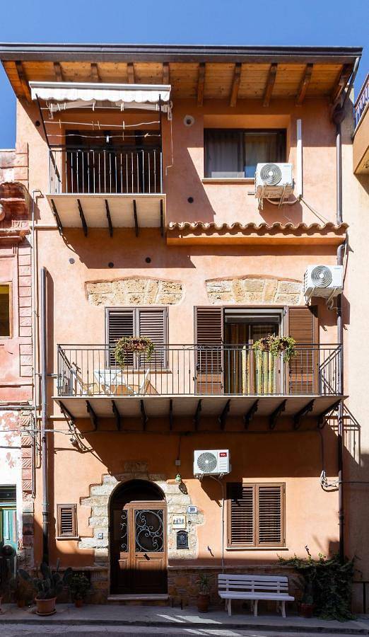 Tri Re e 'na Regina in Cinisi, Provincia di Palermo