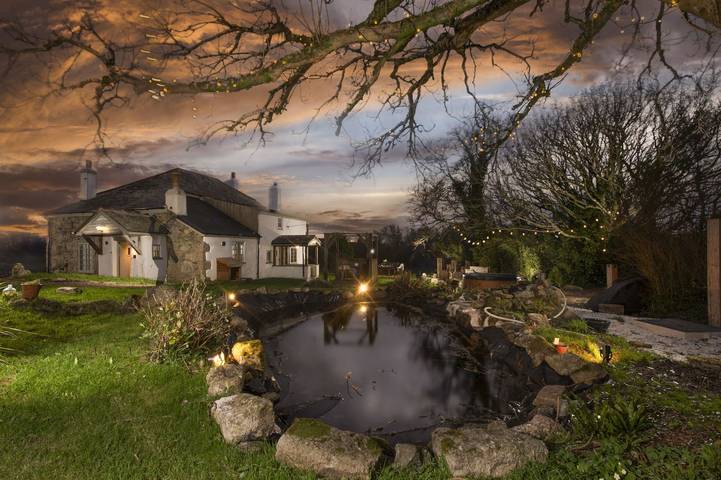 Cottage for 6 people, with garden and hot tub in Cornwall