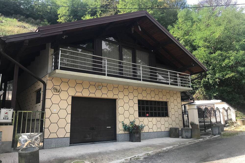 Ganze Wohnung, 1-Zimmer-Ferienwohnung mit Terrasse Veliki Komor, Zagorje in Krapina-Zagorje