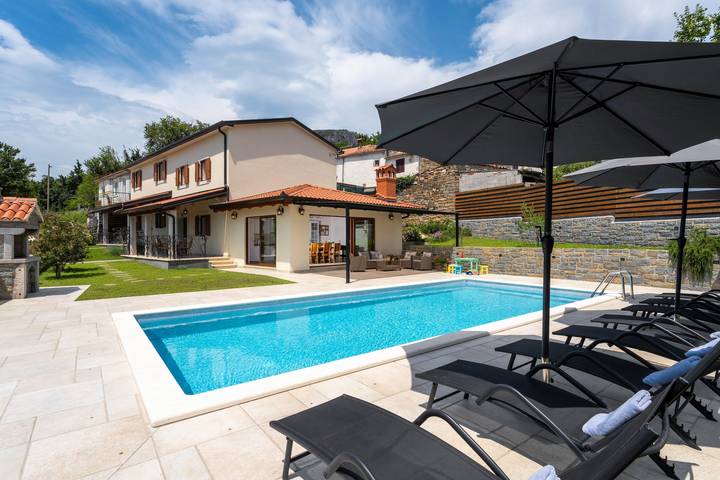 Location de vacances pour 8 personnes, avec piscine et terrasse à Buzet - 3