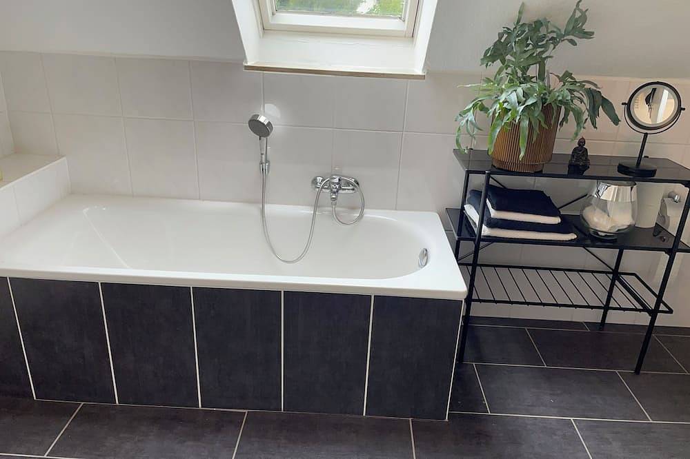 Ganze Wohnung, Moderne Ferienwohnung in Bad Salzuflen - Zentrale Lage & Wohlfühlkomfort in Bad Salzuflen, Kreis Lippe