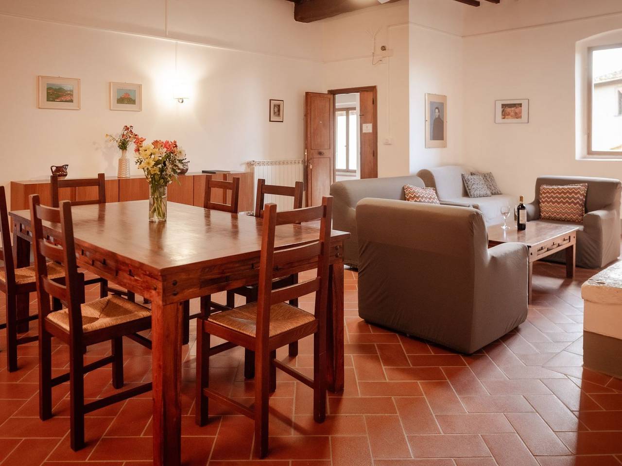 Appartement entier, Geräumige Wohnung mit 3 Schlafzimmern und 3 Bädern in Reggello, Valdarno