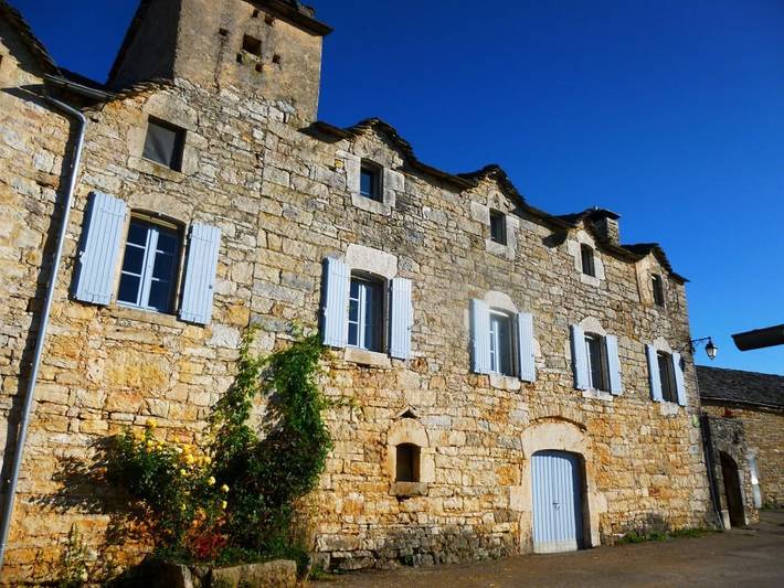 Gîte pour 11 personnes, avec terrasse et jardin dans Saint-Rome-de-Dolan