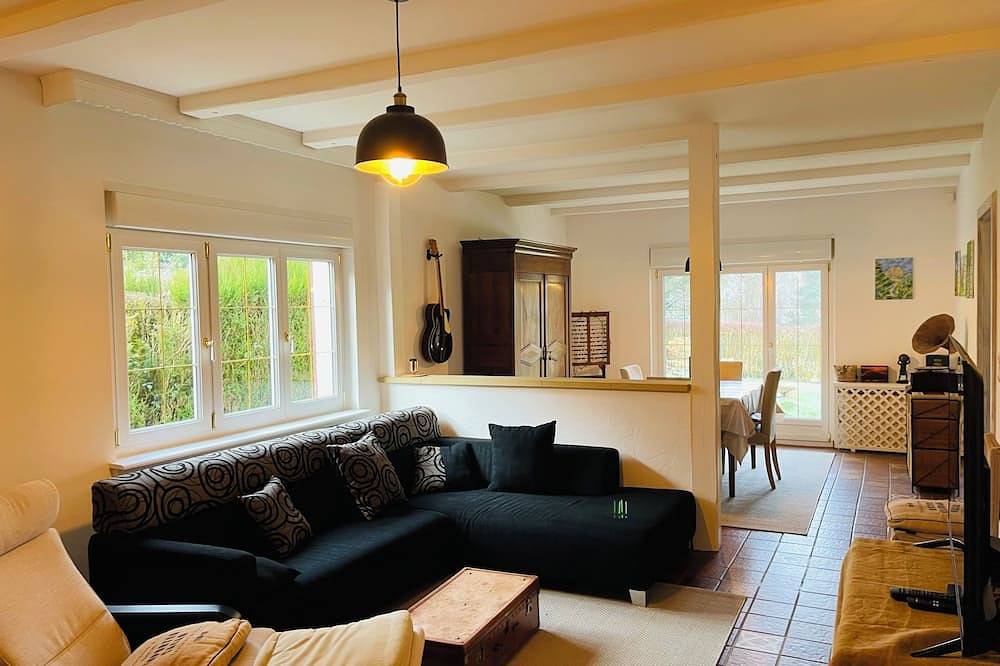 Villa de Charme au Bord du Lac de Creutzwald in Creutzwald, Boulay-Moselle