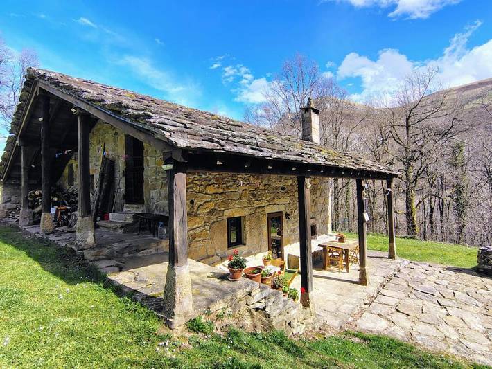 Casa rural para 6 personas, con vistas y terraza, Se admiten mascotas en Valle del Miera - 3