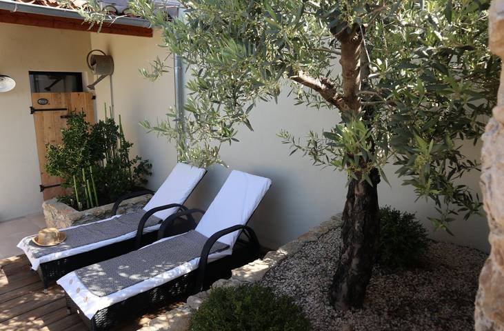 Gîte pour 2 personnes, avec piscine ainsi que terrasse et jardin dans la Drôme - 4