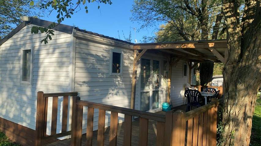 Parc de vacances pour 4 personnes, avec sauna et terrasse ainsi que jacuzzi et jardin à Meyzieu - 3