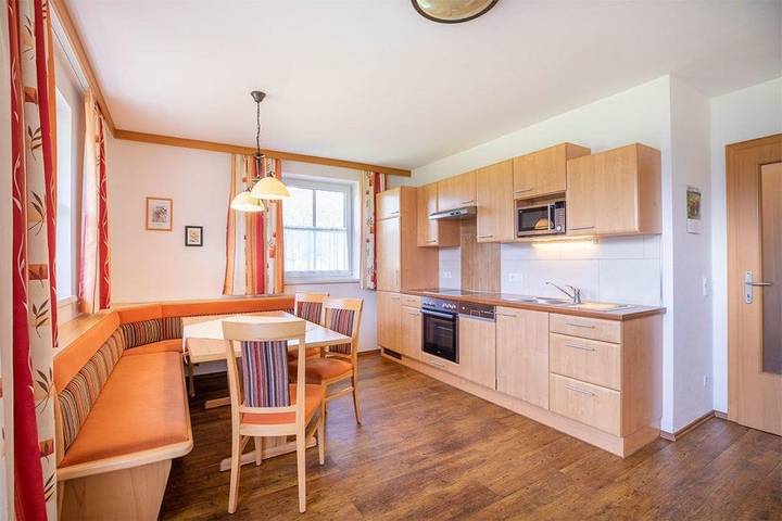 Ferienwohnung für 6 Personen, mit Balkon und Terrasse sowie Garten und Sauna in Flachau - 4