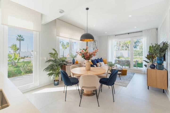 Ferienwohnung für 4 Personen, mit Pool und Ausblick sowie Garten in Chipiona