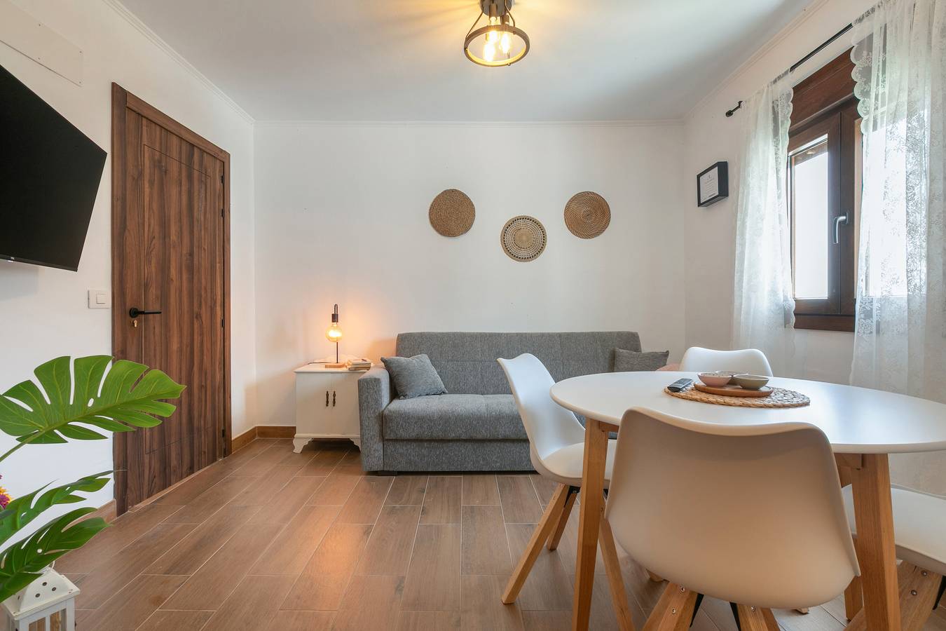 Apartamento entero, Vacaciones 'El Hogar De Ireneo A' con vistas al mar, terraza privada y Wi-Fi in El Riego, Güímar
