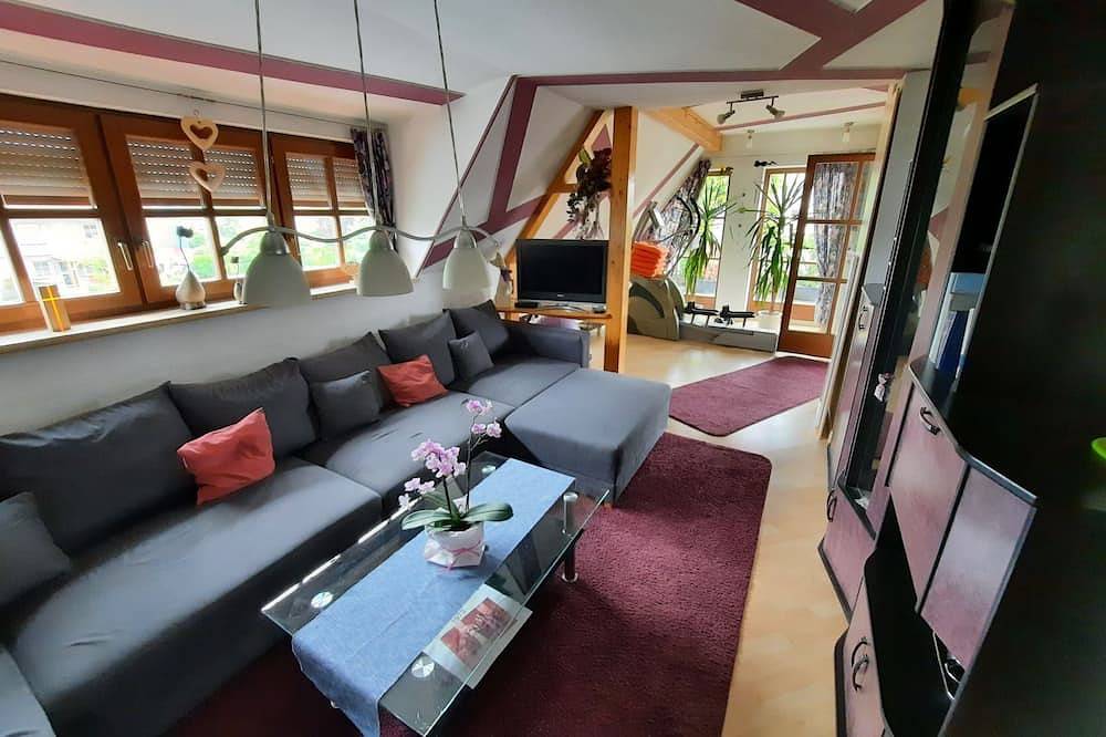 Ganze Wohnung, Geräumige Ferienwohnung (80 qm) für bis zu 4 Personen mit Loggia in Maroldsweisach, Landkreis Haßberge