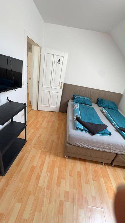 Ganze Wohnung, Cozy Private Rooms in Beautiful Garden Villa with Wifi in Floridsdorf, Wien