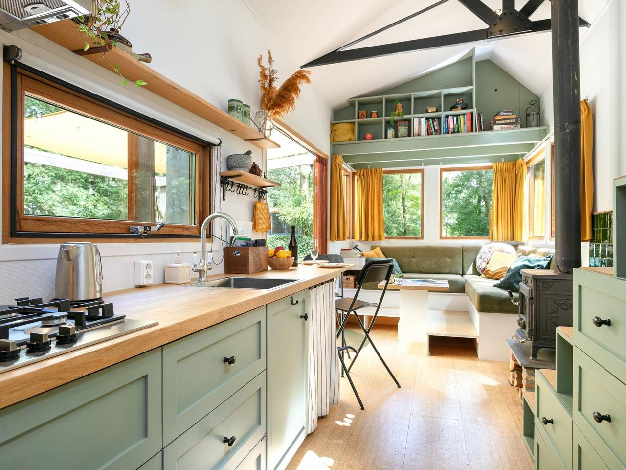 Prachtige Tiny House met hottub midden in het bos in Uden, Noord-Brabant