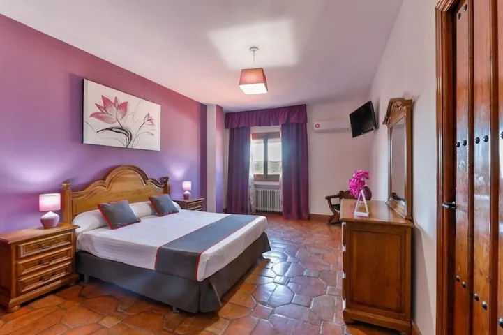 Hotel para 3 personas, con terraza y vistas - 1
