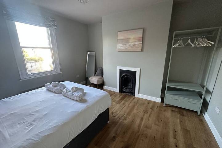 Ganze Wohnung, Luxus Business Suite – Zentral & Highspeed in Exeter, Devon