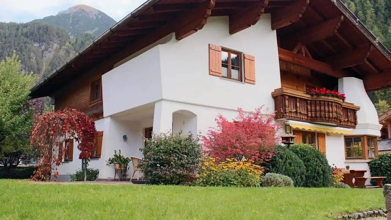 Entire holiday apartment, Holiday apartment for 6 people with terrace in Lechtal Alps, Elmen