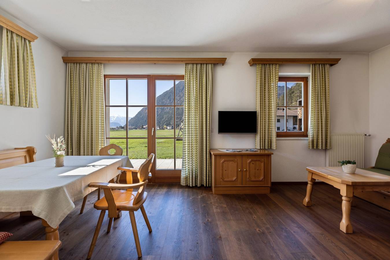 Ganze Wohnung, Ferienwohnung 'Peintenhof Typ A' mit Bergblick, Terrasse & Wlan in Taufers, Sand in Taufers