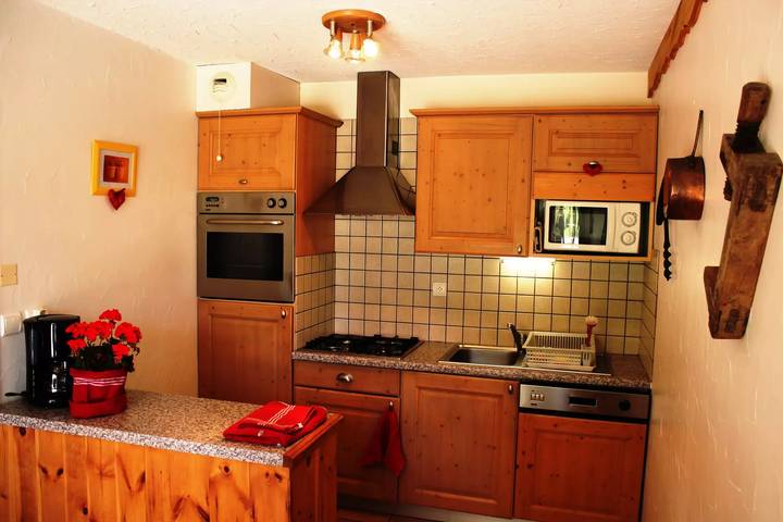 Entire studio, Studio cabin 4 people 3* exposed South in Valloire, Saint-Jean-de-Maurienne region