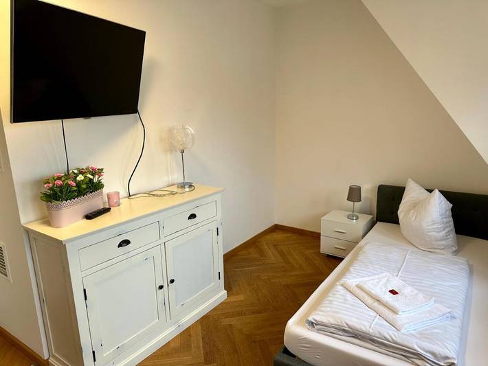 Ferienwohnung für 4 Personen, mit Balkon und Terrasse sowie Sauna und Ausblick in Residenzschloss - 4