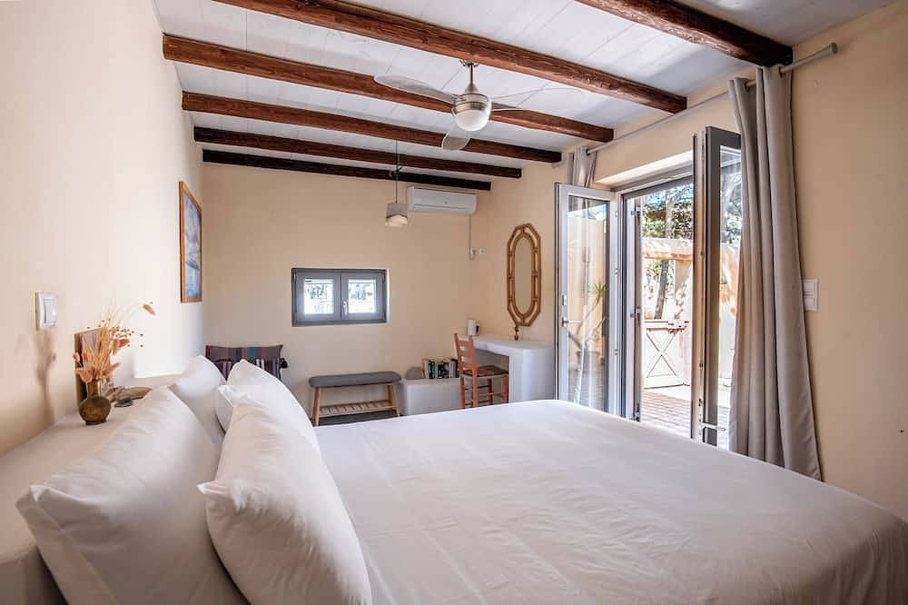 Magaya Beach House |  Steps From the Beach & Close to Town. in Parasporos, Paros