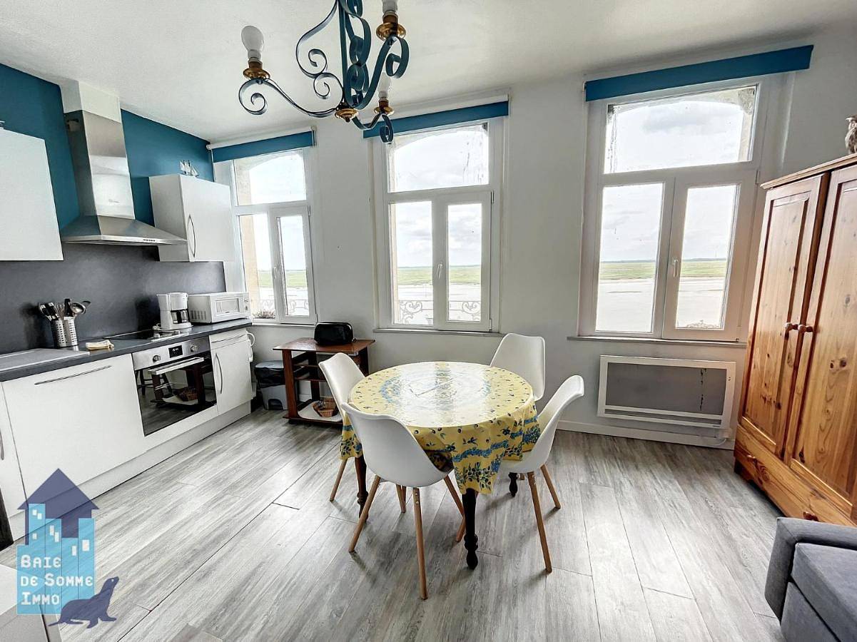 Appartement entier, One-Bedroom Apartment in Saint-Valery-sur-Somme, Région d'Abbeville