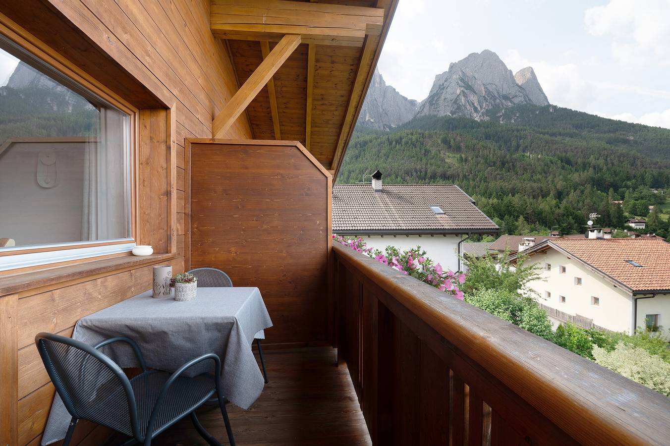 Entire apartment, Apartment 'Kristiania Type B' with Mountain View, Balcony and Wi-Fi in Seis am Schlern, Kastelruth