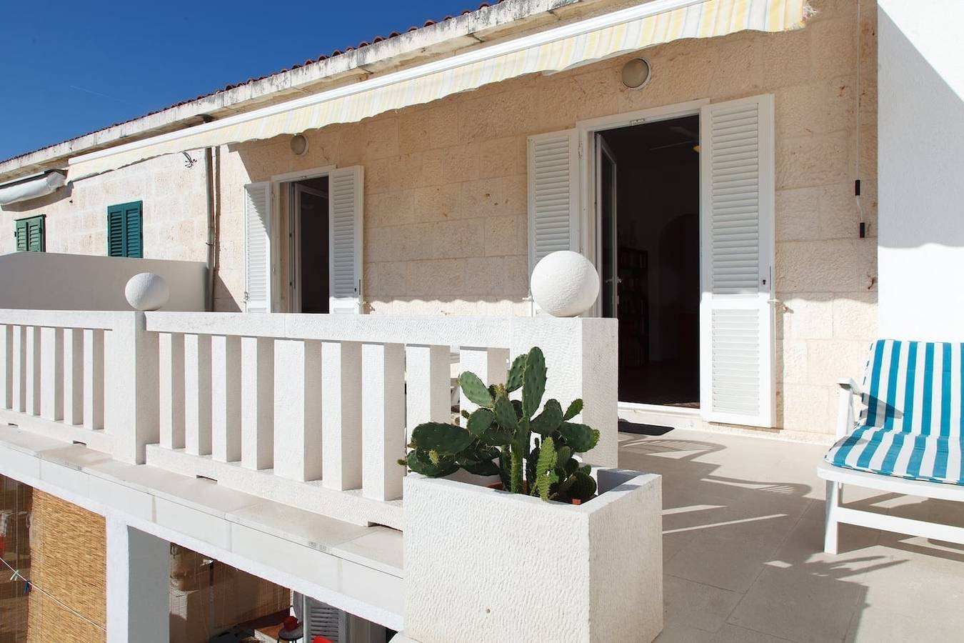 Ganze Wohnung, 1-Zimmer-Ferienwohnung mit Terrasse und Meerblick Hvar A-24926-a in Hvar Stadt, Hvar