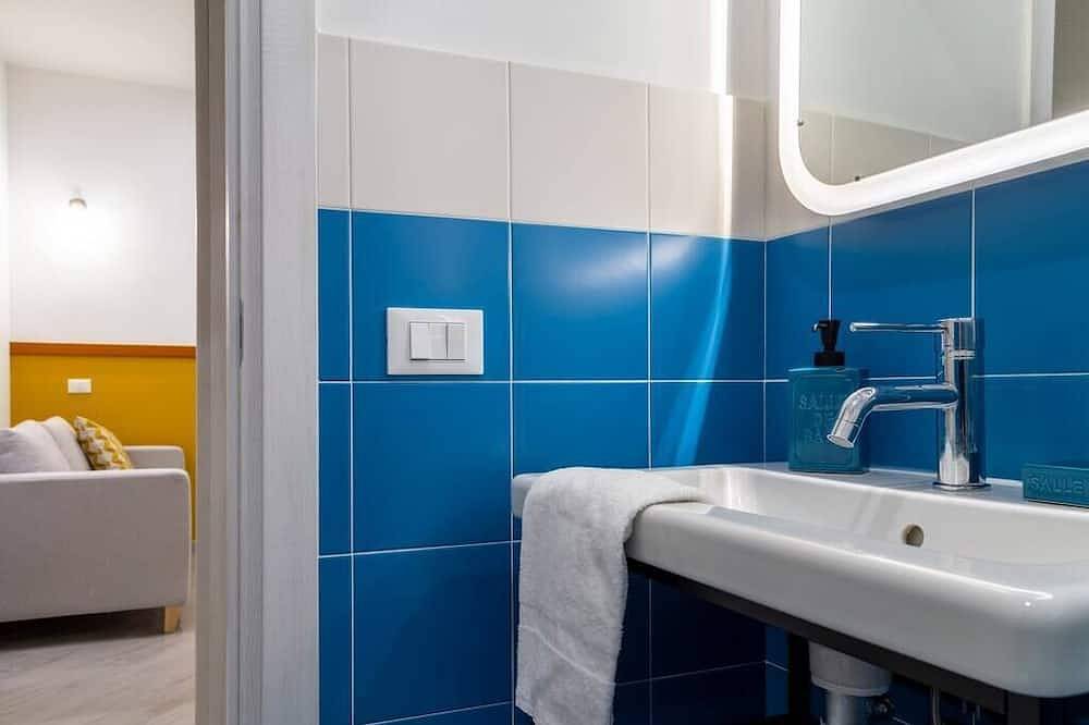 Apartamento entero, Stylish apartment with an arty touch  Fast Wifi in Trieste, Carso