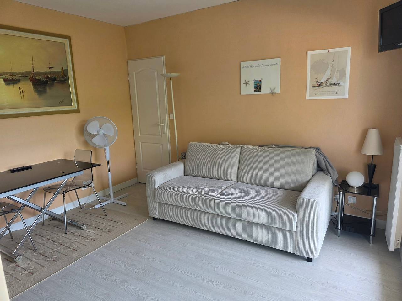 Entire studio, Studio Apartment 'Cosy Au Bord De L'eau' with Balcony in La Baule-Escoublac, Côte d'Amour