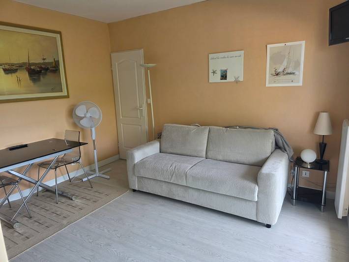 Entire studio, Studio Apartment 'Cosy Au Bord De L'eau' with Balcony in La Baule-Escoublac, Côte d'Amour