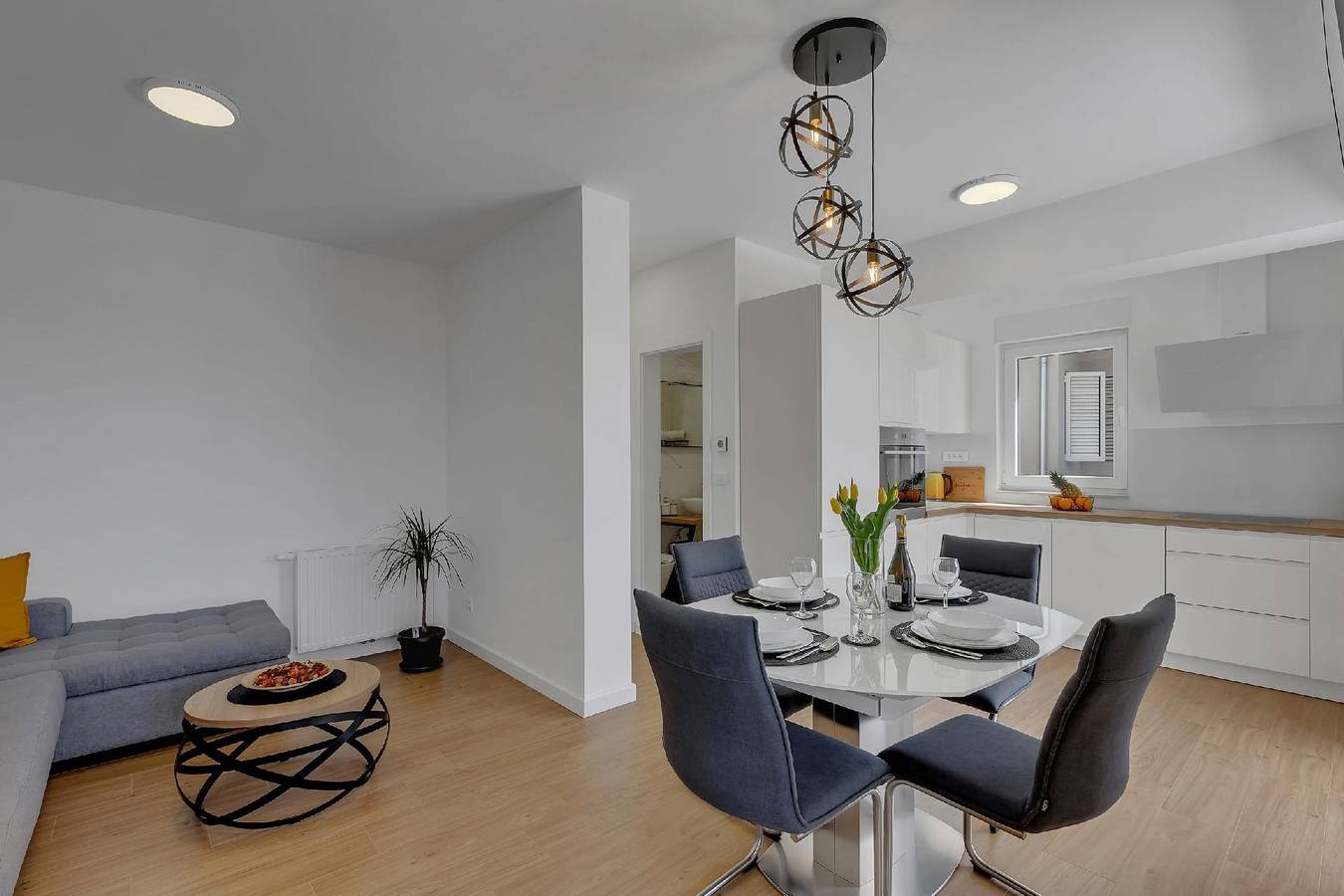 Modern holiday home in Veliko Brdo with well-tended garden in Veliko Brdo, Makarska